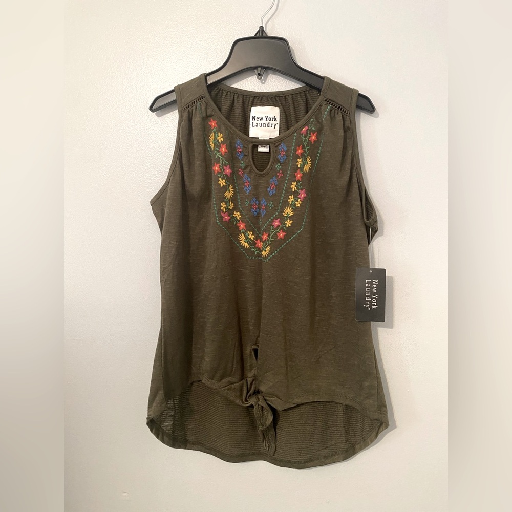 NWT New York Laundry tank top with Flower Embroidered Neckline size med & large